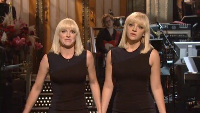 Abby Elliott, SNL's reigning queen of celebrity impressions, with Anna Faris.